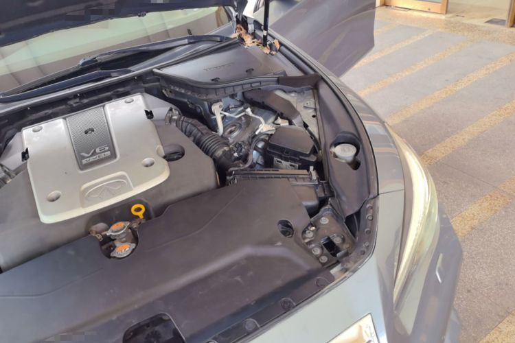 Used Infiniti Q50 2014 3.7L Luxury Edition Engine Bay Left