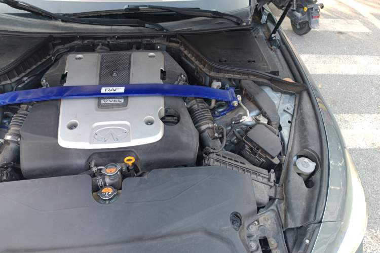 Used Infiniti Q50 2014 3.7L Comfort Edition Engine Bay Left