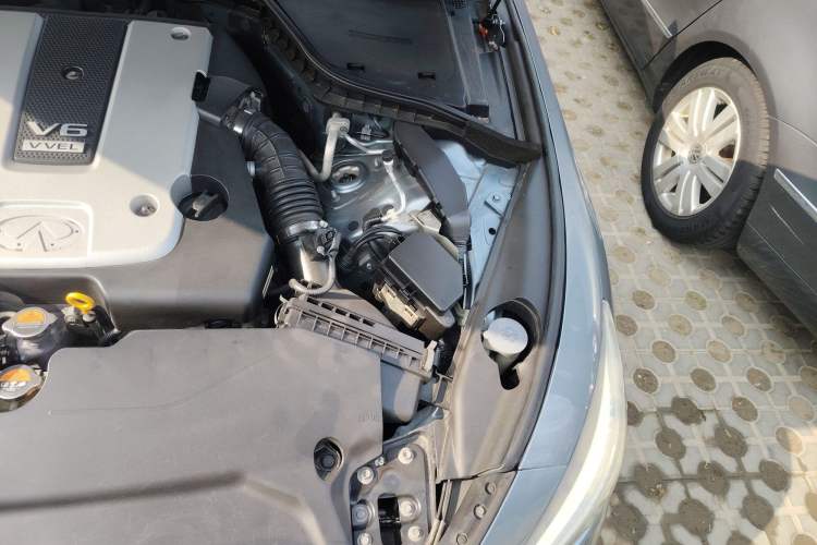 Used Infiniti Q50 2014 3.7L Luxury Edition Engine Bay Left