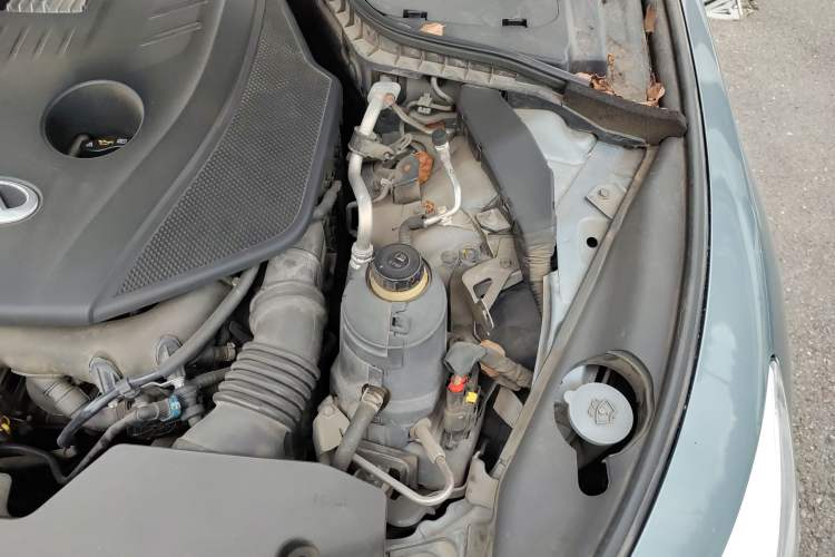 Used Infiniti Q50 2014 2.0T Comfort Edition Engine Bay Left