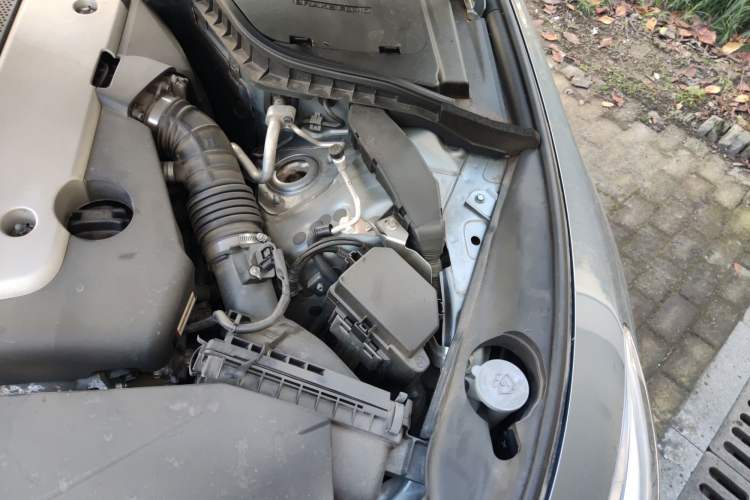 Used Infiniti Q50 2014 3.7L Luxury Sport Edition Engine Bay Left