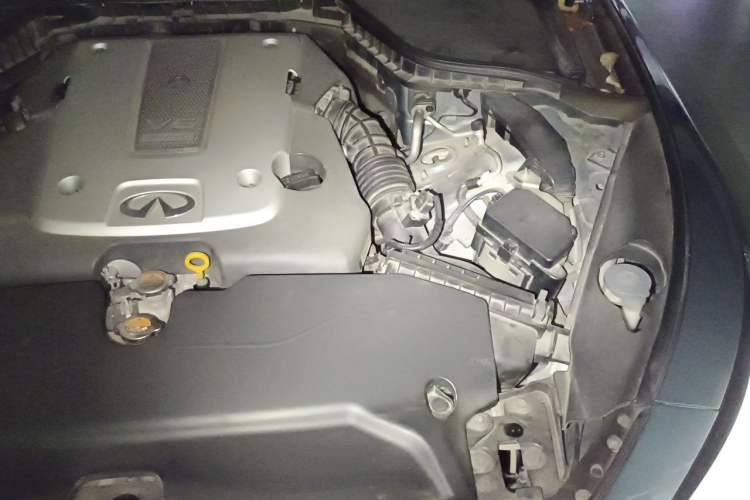 Used Infiniti Q50 2014 3.7L Comfort Edition Engine Bay Left