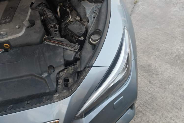 Used Infiniti Q50 2014 3.7L Luxury Sport Edition Engine Bay Left
