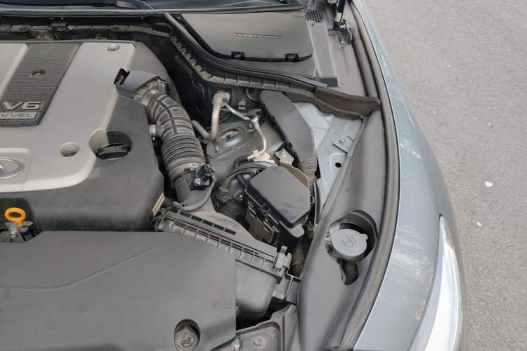 Used Infiniti Q50 2014 3.7L Comfort Edition Engine Bay Left