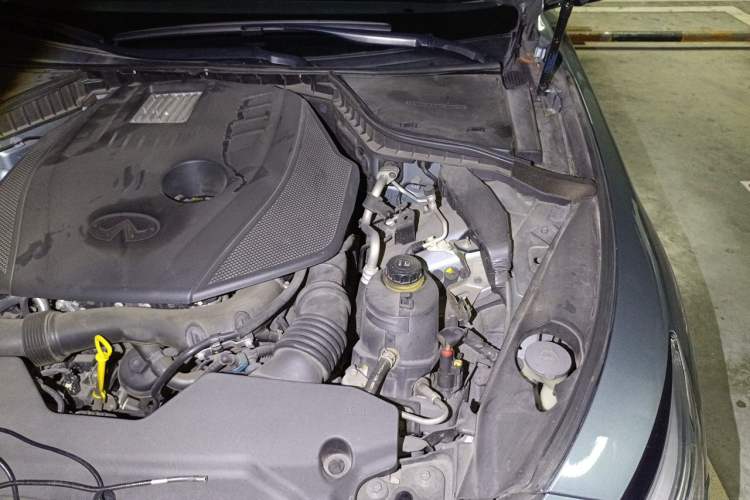 Used Infiniti Q50 2014 2.0T Luxury Edition Engine Bay Left