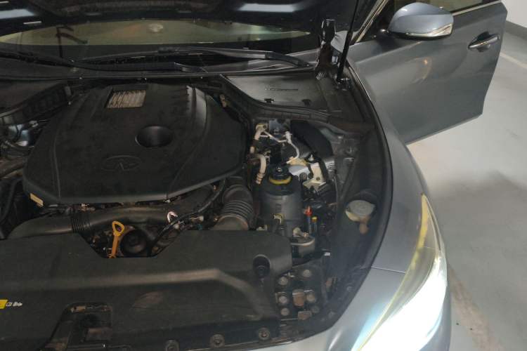 Used Infiniti Q50 2014 2.0T Comfort Edition Engine Bay Left