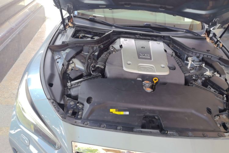 Used Infiniti Q50 2014 3.7L Luxury Edition Engine Bay Right