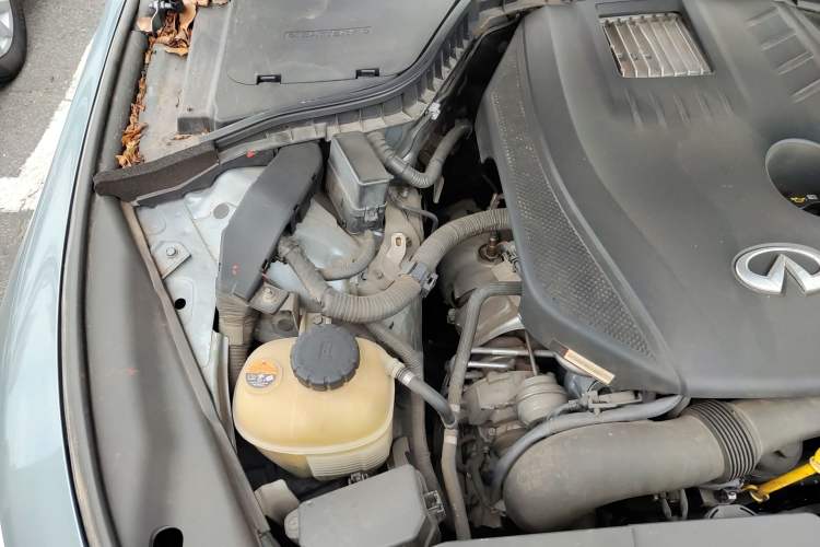 Used Infiniti Q50 2014 2.0T Comfort Edition Engine Bay Right