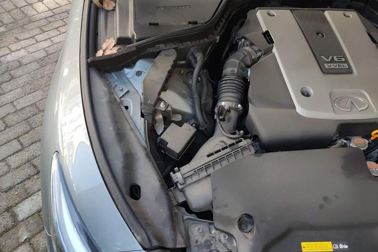 Used Infiniti Q50 2014 3.7L Luxury Sport Edition Engine Bay Right