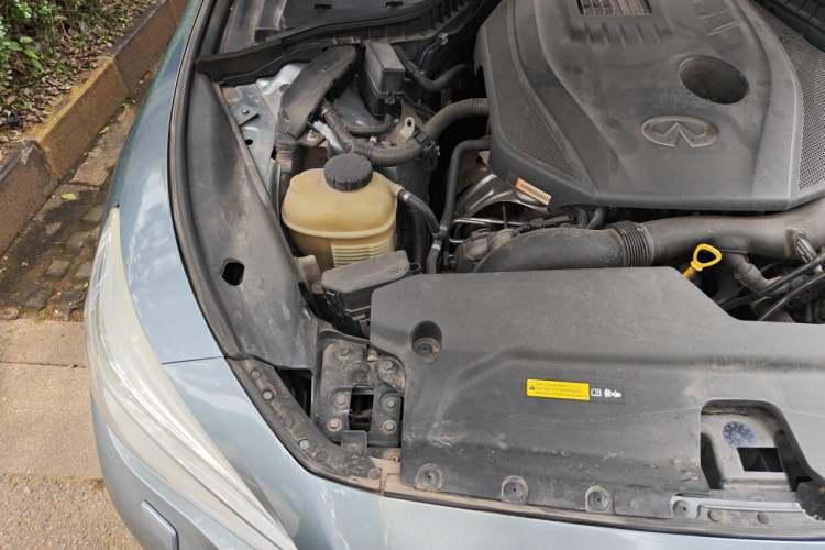 Used Infiniti Q50 2014 2.0T Comfort Edition Engine Bay Right
