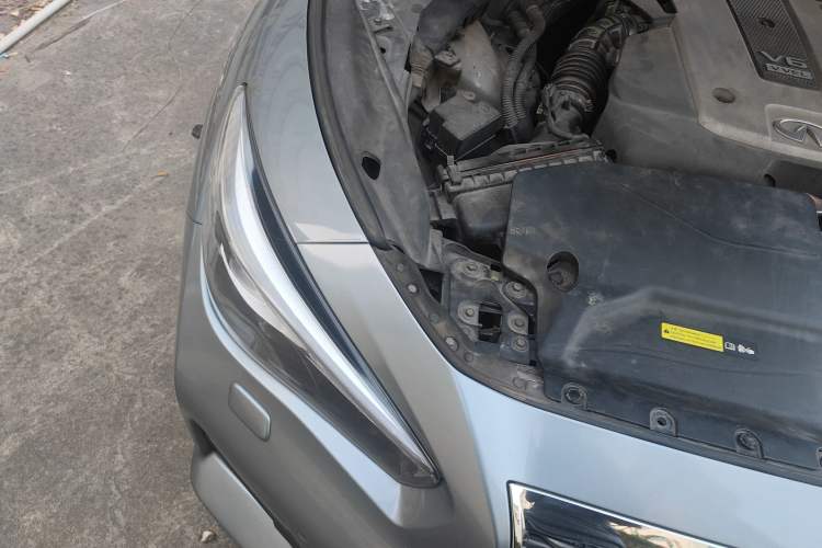 Used Infiniti Q50 2014 3.7L Luxury Sport Edition Engine Bay Right