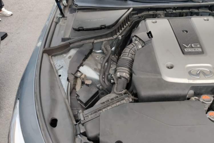 Used Infiniti Q50 2014 3.7L Comfort Edition Engine Bay Right