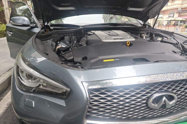Used Infiniti Q50 2014 3.7L Comfort Edition Engine Bay Right