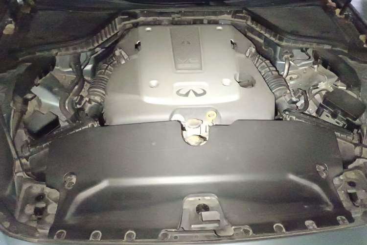 Used Infiniti Q50 2014 3.7L Comfort Edition Engine Bay