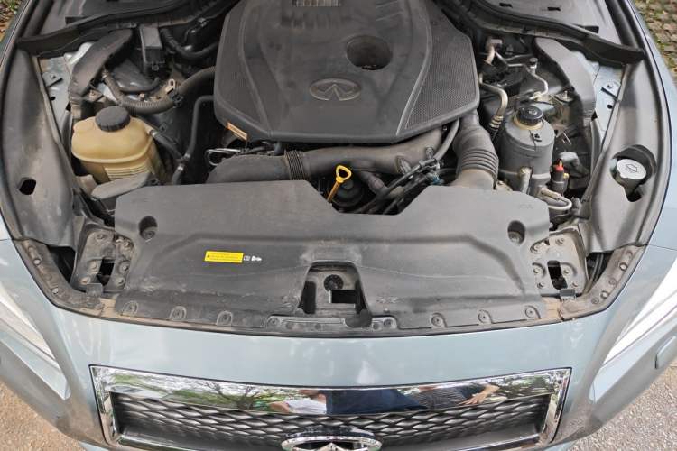 Used Infiniti Q50 2014 2.0T Comfort Edition Engine Bay