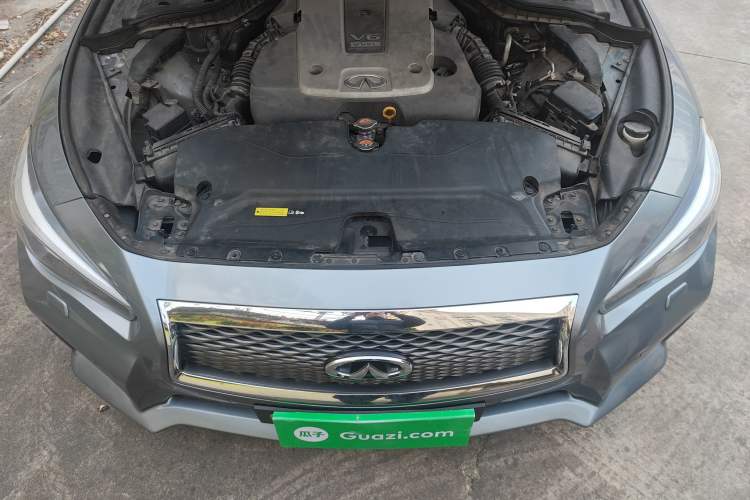 Used Infiniti Q50 2014 3.7L Luxury Sport Edition Engine Bay