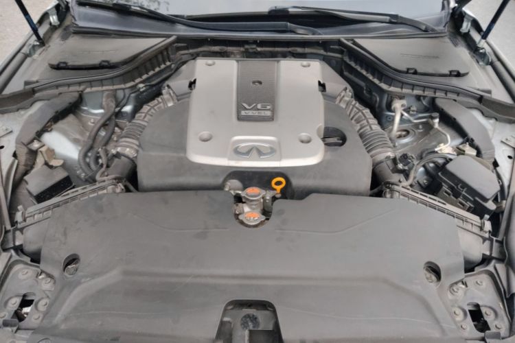 Used Infiniti Q50 2014 3.7L Comfort Edition Engine Bay