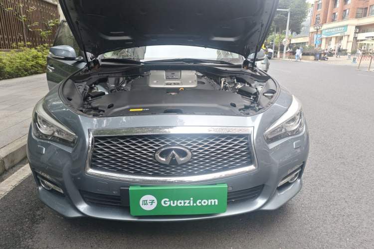 Used Infiniti Q50 2014 3.7L Comfort Edition Engine Bay