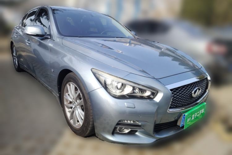 Used Infiniti Q50 2014 3.7L Luxury Edition Front Right 45 Deg