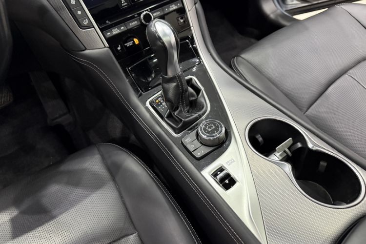 Used Infiniti Q50 2014 2.0T Luxury Edition Gear Lever