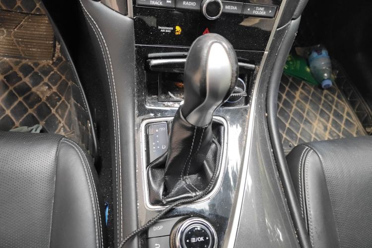 Used Infiniti Q50 2014 2.0T Comfort Edition Gear Lever