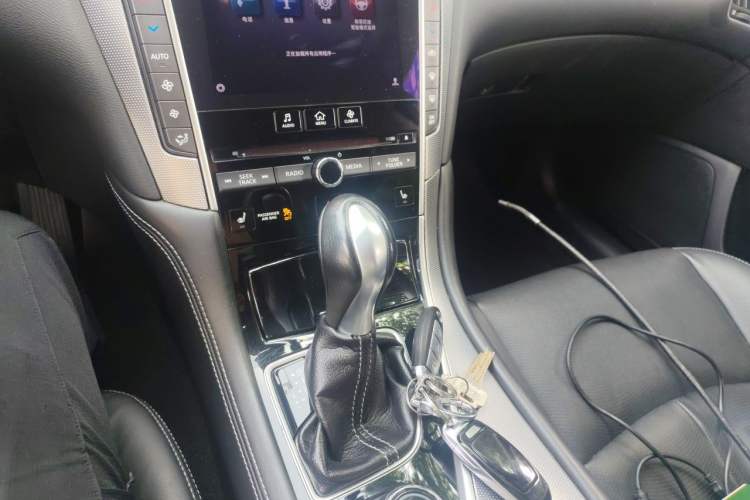 Used Infiniti Q50 2014 3.7L Comfort Edition Gear Lever