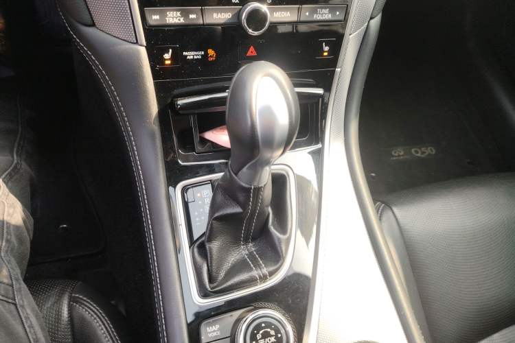 Used Infiniti Q50 2014 3.7L Luxury Edition Gear Lever