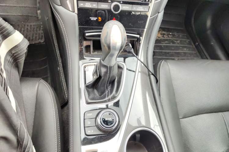 Used Infiniti Q50 2014 2.0T Comfort Edition Gear Lever