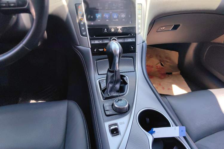 Used Infiniti Q50 2014 2.0T Luxury Edition Gear Lever