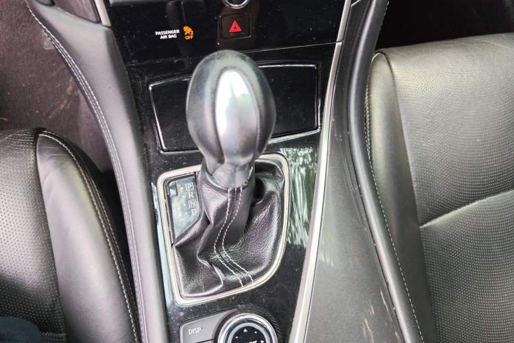 Used Infiniti Q50 2014 2.0T Comfort Edition Gear Lever