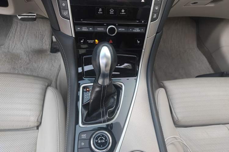 Used Infiniti Q50 2014 3.7L Luxury Sport Edition Gear Lever