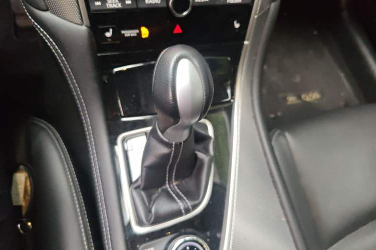 Used Infiniti Q50 2014 3.7L Comfort Edition Gear Lever