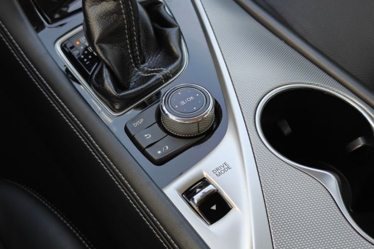 Used Infiniti Q50 2014 3.7L Comfort Edition Gear Lever