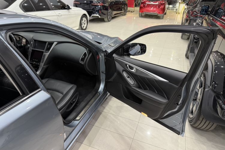 Used Infiniti Q50 2014 2.0T Luxury Edition Interior 3