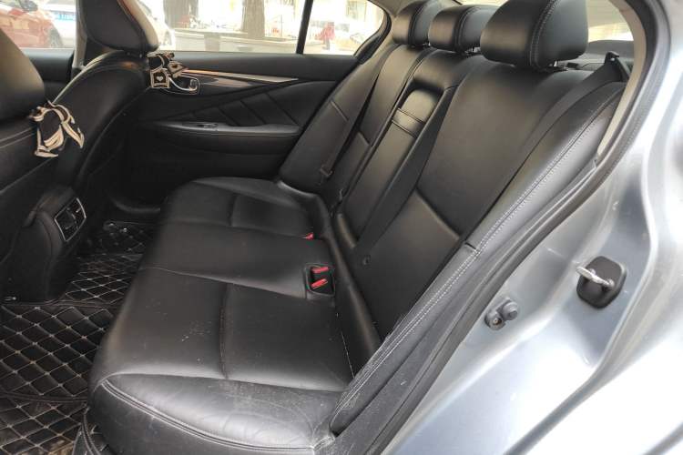 Used Infiniti Q50 2014 2.0T Comfort Edition Interior 4