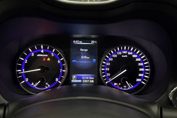 Used Infiniti Q50 2014 2.0T Luxury Edition Odometer Close Up