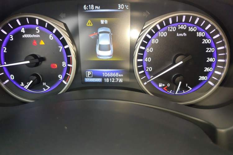 Used Infiniti Q50 2014 3.7L Comfort Edition Odometer Close Up