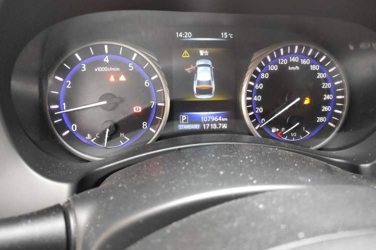 Used Infiniti Q50 2014 2.0T Comfort Edition Odometer Close Up