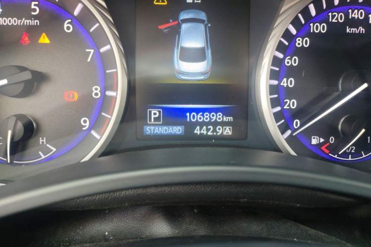 Used Infiniti Q50 2014 3.7L Comfort Edition Odometer Close Up