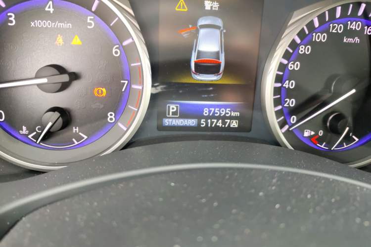 Used Infiniti Q50 2014 2.0T Comfort Edition Odometer Close Up