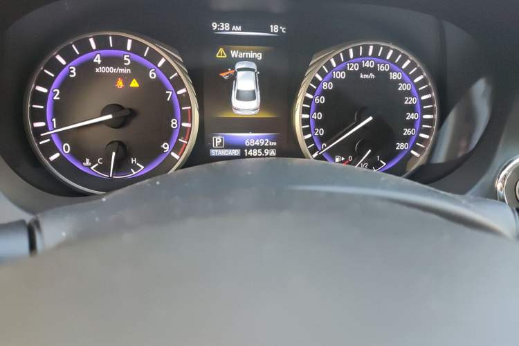 Used Infiniti Q50 2014 3.7L Luxury Sport Edition Odometer Close Up