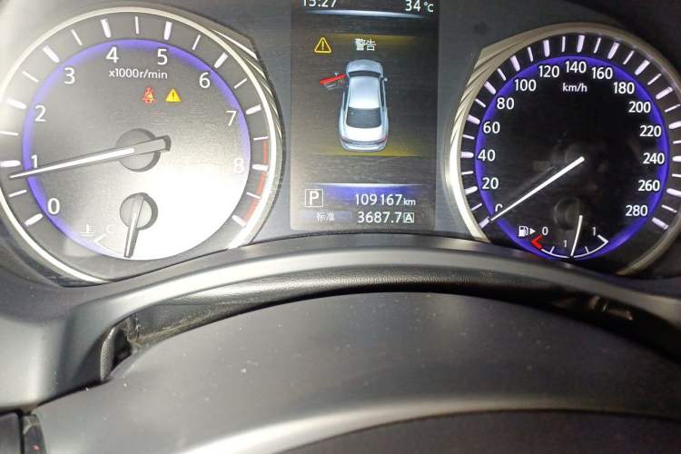 Used Infiniti Q50 2014 3.7L Comfort Edition Odometer Close Up