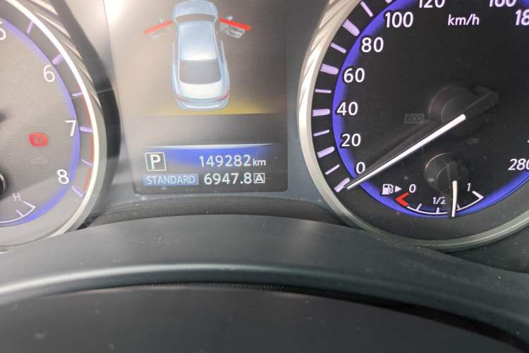 Used Infiniti Q50 2014 2.0T Comfort Edition Odometer Close Up