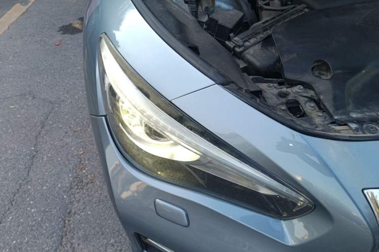 Used Infiniti Q50 2014 3.7L Comfort Edition Right Front Headlight