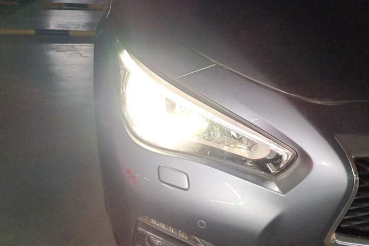 Used Infiniti Q50 2014 3.7L Comfort Edition Right Front Headlight