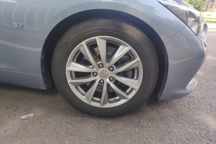 Used Infiniti Q50 2014 3.7L Comfort Edition Right Front Wheel Hub