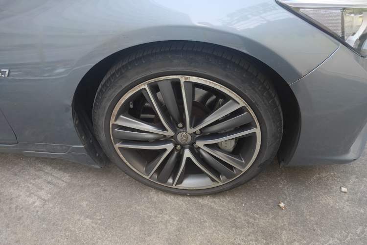 Used Infiniti Q50 2014 3.7L Luxury Sport Edition Right Front Wheel Hub