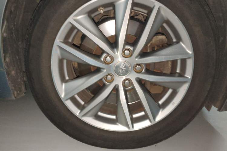Used Infiniti Q50 2014 2.0T Comfort Edition Right Front Wheel Hub