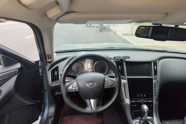 Used Infiniti Q50 2014 3.7L Comfort Edition Steering Wheel