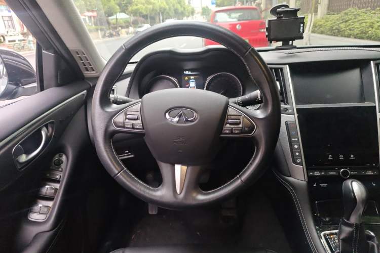 Used Infiniti Q50 2014 3.7L Comfort Edition Steering Wheel